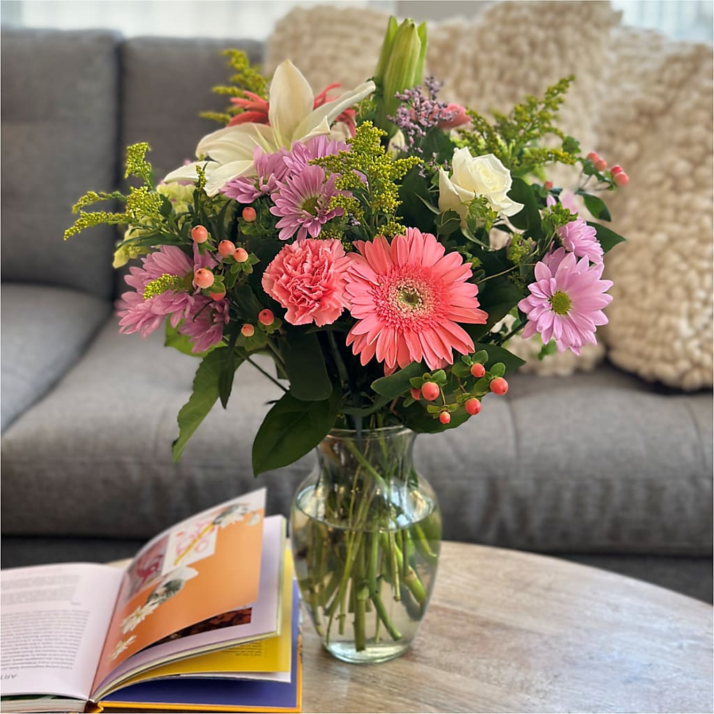 Pastel Tradition - A Florist Original – MILLER'S FLOWERS, Racine WI