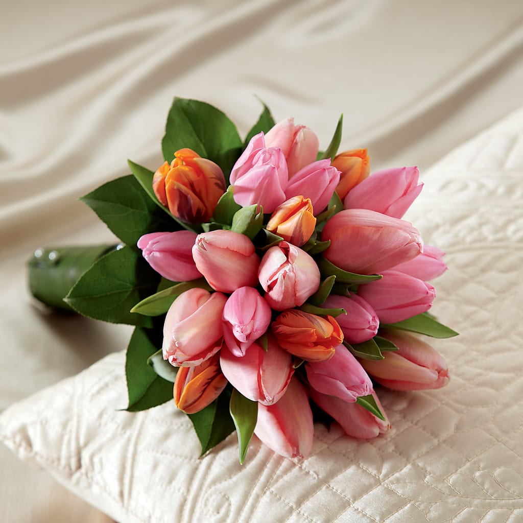 Embraceable Bouquet – MILLER'S FLOWERS, Racine WI