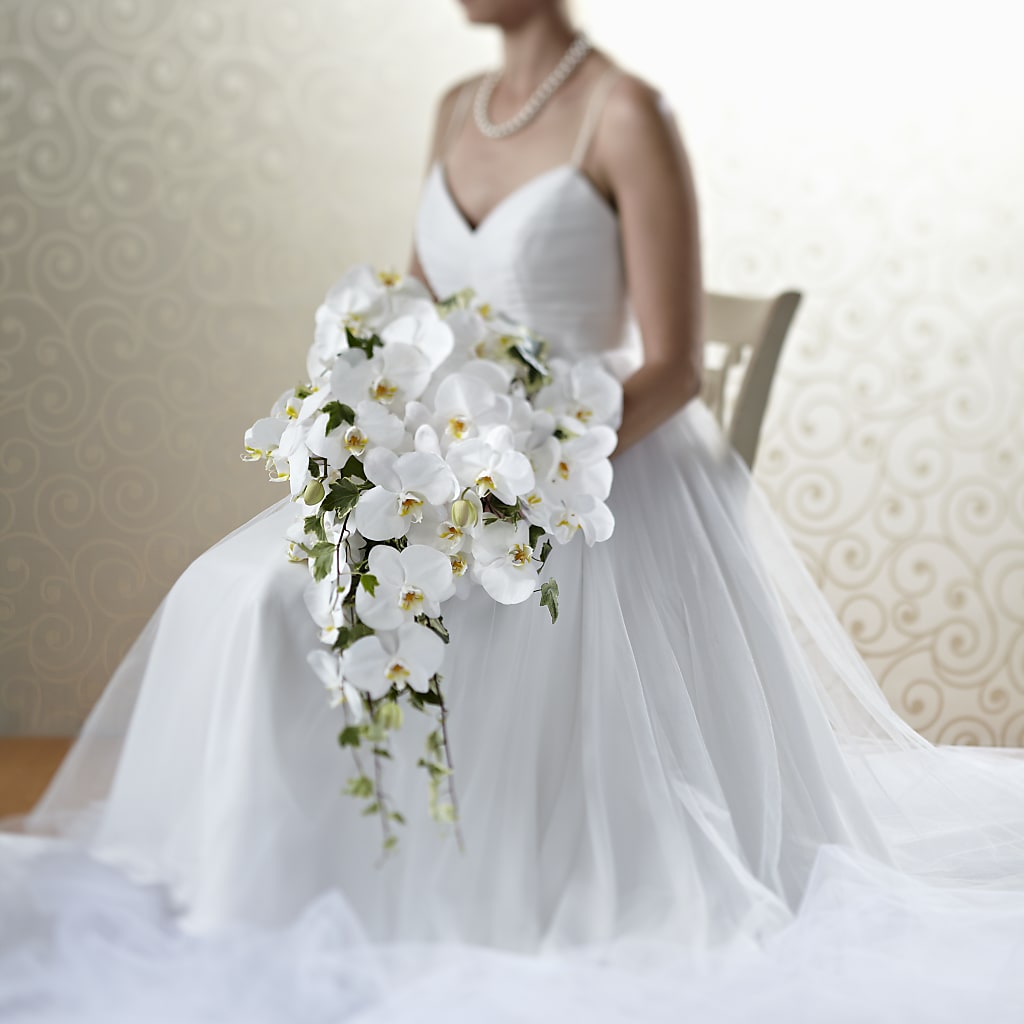 Classic White Bouquet – MILLER'S FLOWERS, Racine WI