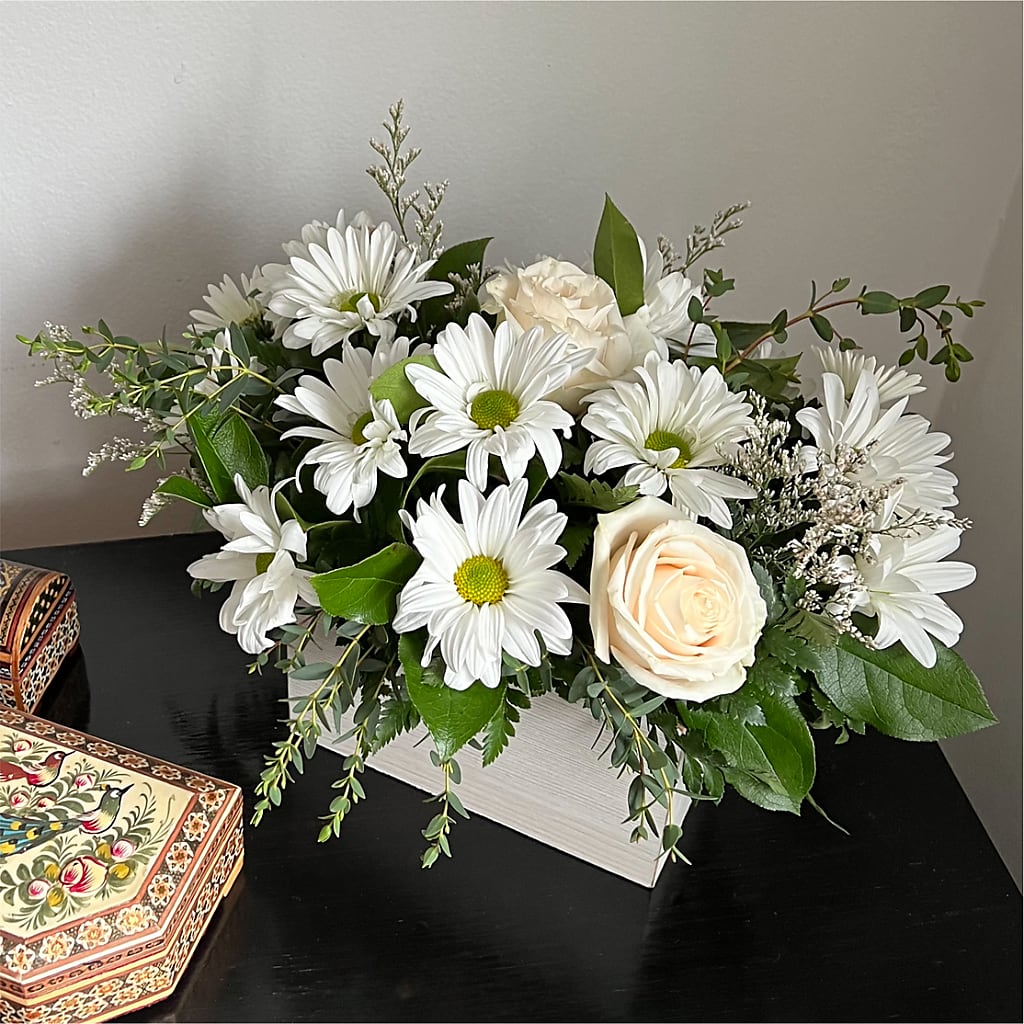 Fresh Linen Box Bouquet – MILLER'S FLOWERS, Racine WI