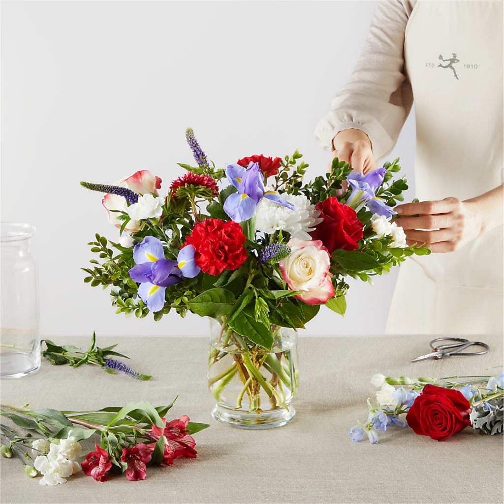 Star Spangled - A Florist Original – MILLER'S FLOWERS, Racine WI