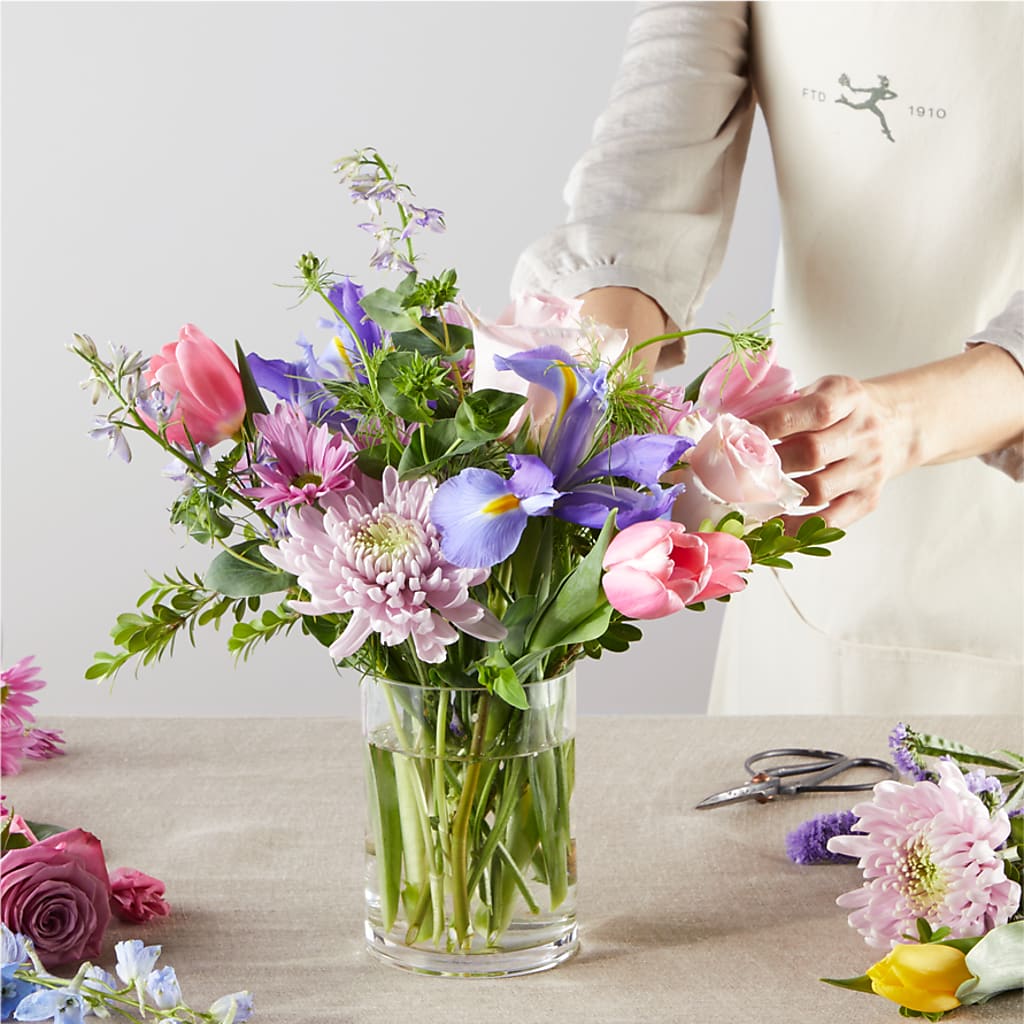 Pastel Tradition - A Florist Original – MILLER'S FLOWERS, Racine WI