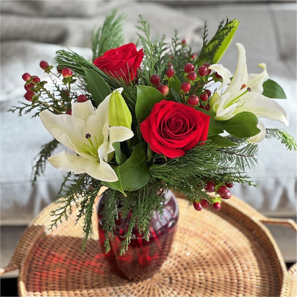 Evergreen Delight Bouquet – MILLER'S FLOWERS, Racine WI