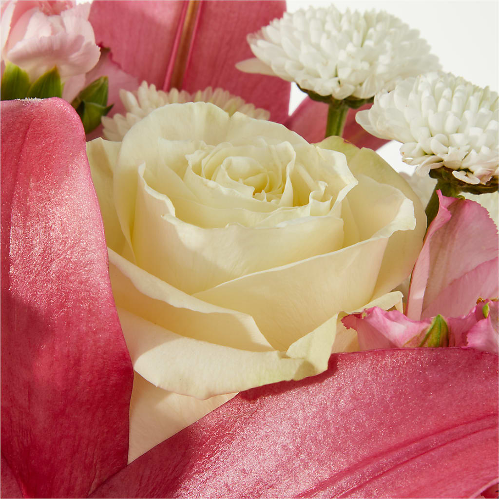 Piece of Cake Bouquet – MILLER'S FLOWERS, Racine WI